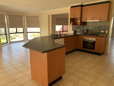 10 Betty Court, Lara