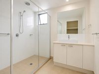 33 Azure Way, Hope Island
