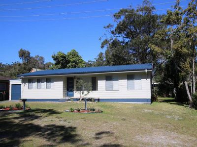 4 Flamingo Avenue, Hawks Nest