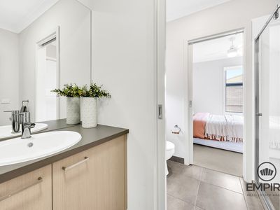 2 Plenty Way, Cranbourne North