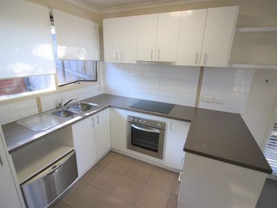 2 / 1 Holyrood Avenue, Newtown