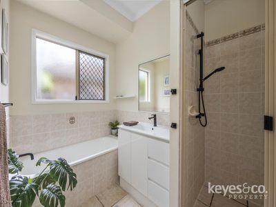 10 Carisbrooke Court, Annandale