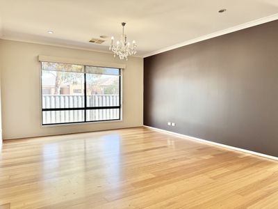 2 Salvinia Street, Manor Lakes