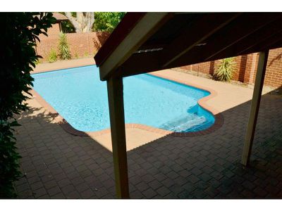 2 / 14 Canham Way, Orelia