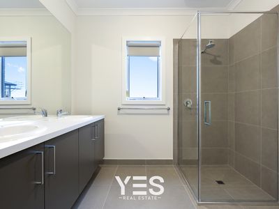 21 Whitestrand Road, Clyde North
