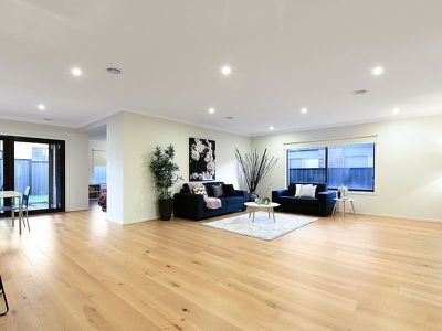 8 Calibre Circuit, Clyde North
