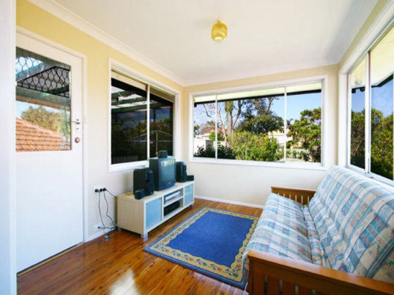 11 Powell Ave, Corrimal