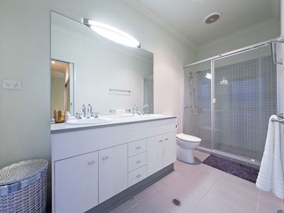 8 Watervale Pde, Wakerley