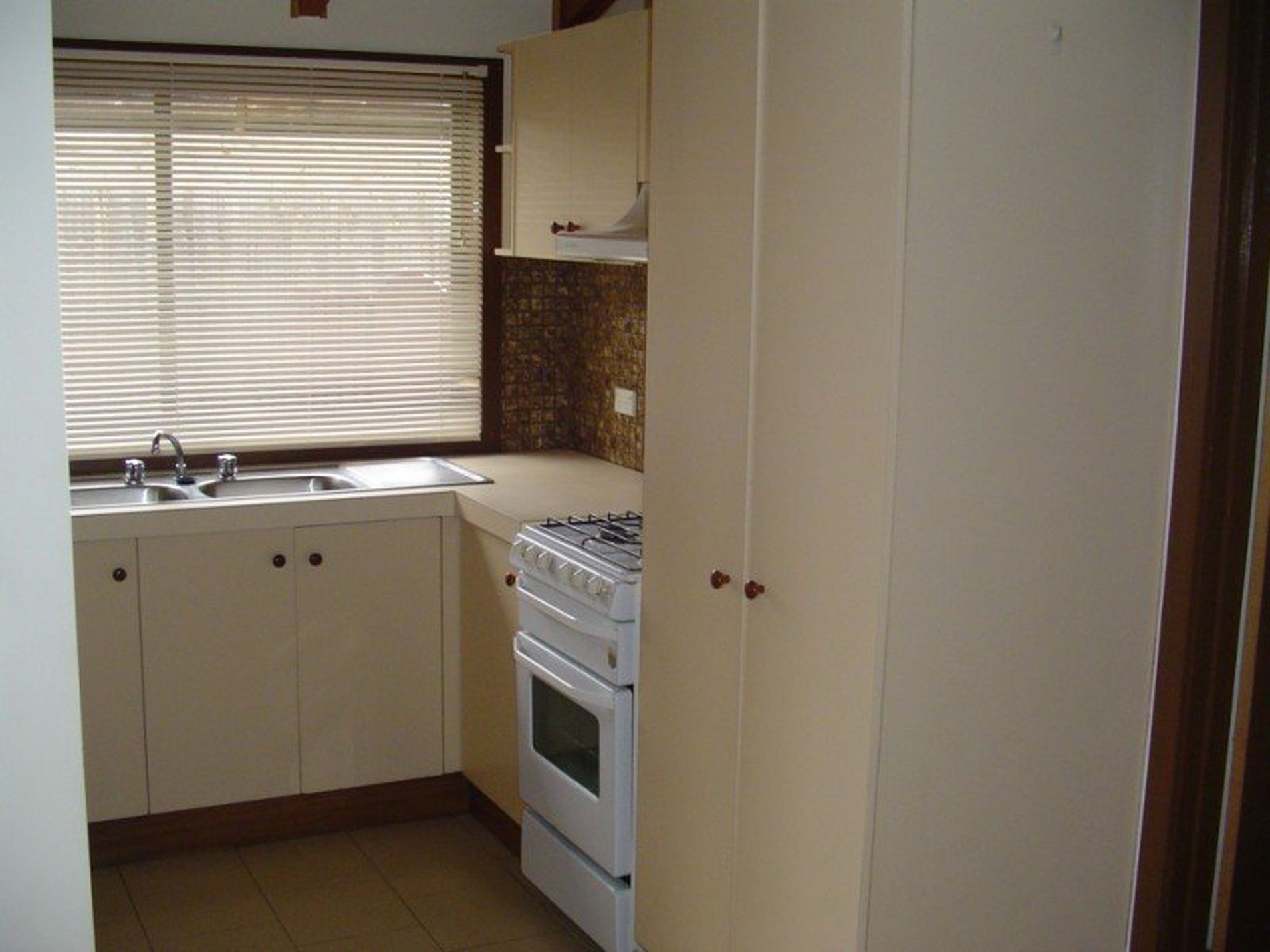 1 / 42 Woodville Park Drive, Hoppers Crossing