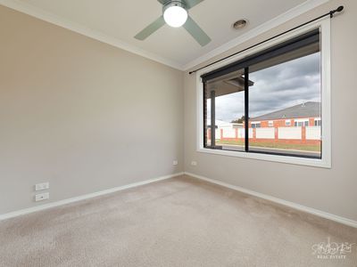 33 WHITELEY CIRCUIT, Baranduda