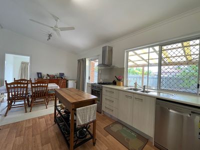 10 Golden Court, Kawungan