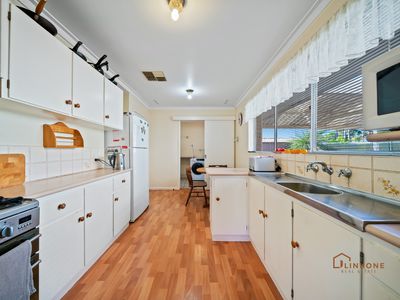 6 Parry Avenue, Bateman