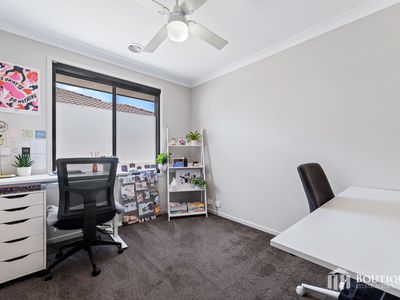 22 Rosina Drive, Officer