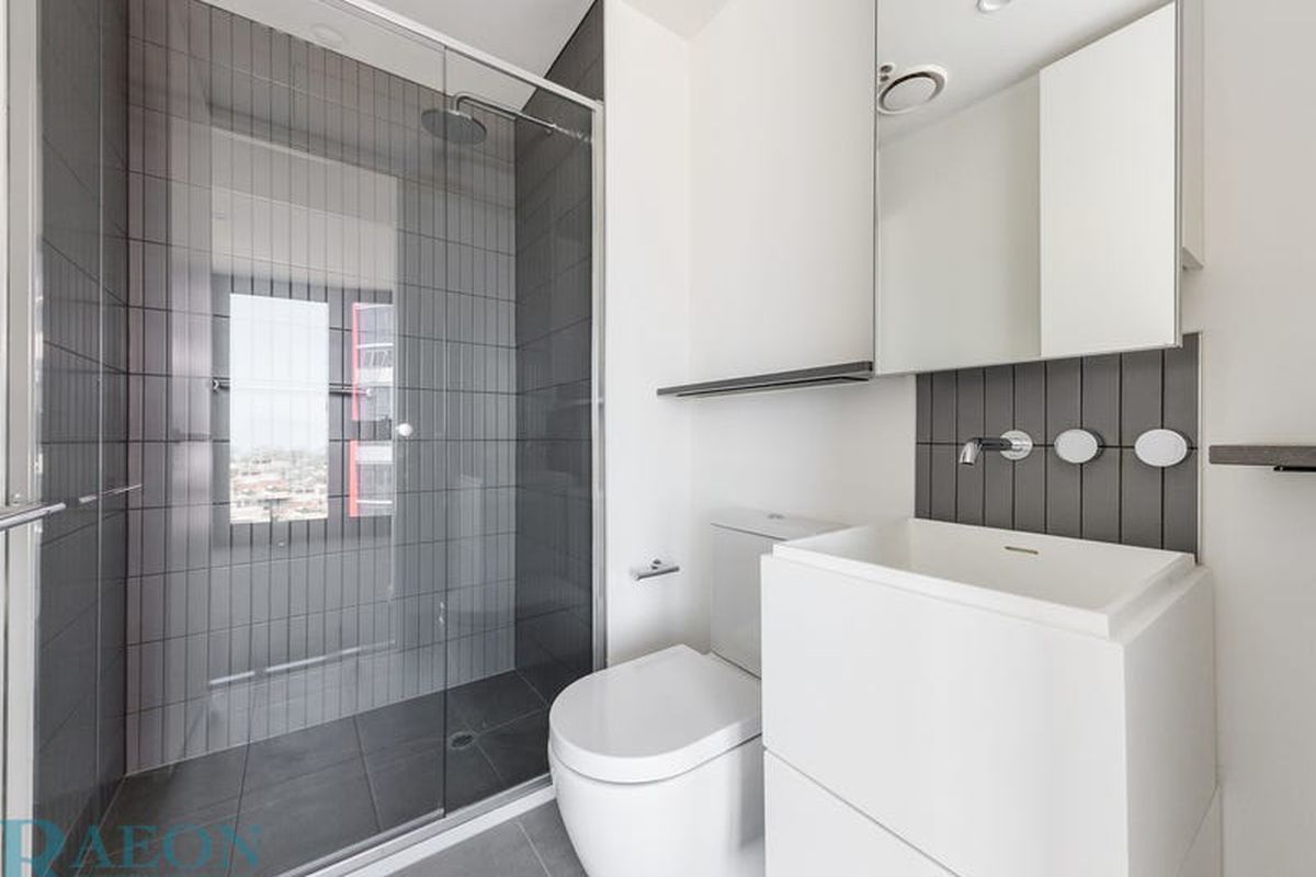 2403 / 105 Clarendon Street, Southbank