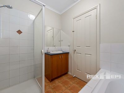 36 Strabane Way, Hampton Park