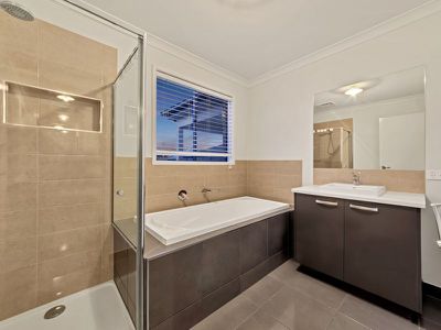 4 Elsey Way, Clyde North