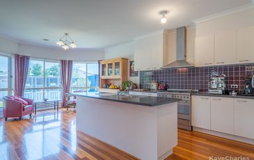 8 Holm Park Road, Beaconsfield