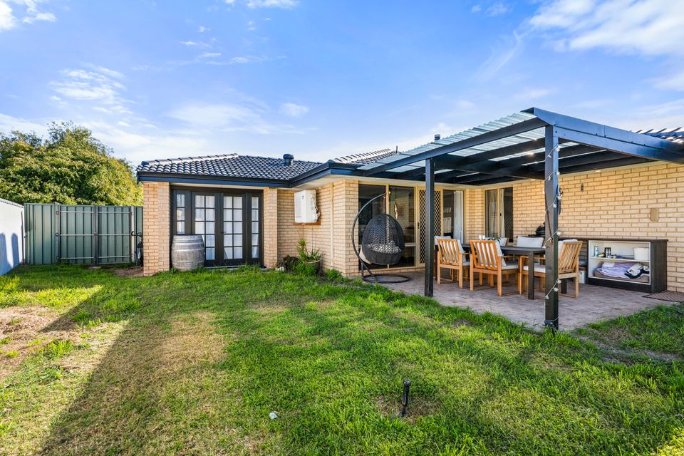 24 MANLY CRESCENT, Warnbro