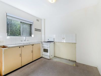 4 / 3 O'Rourke Crescent, Eastlakes