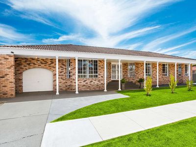 2 Ritchie Crescent, Horsley