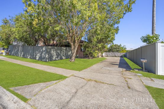 1 & 2 / 77 Corunna Crescent, Ashmore