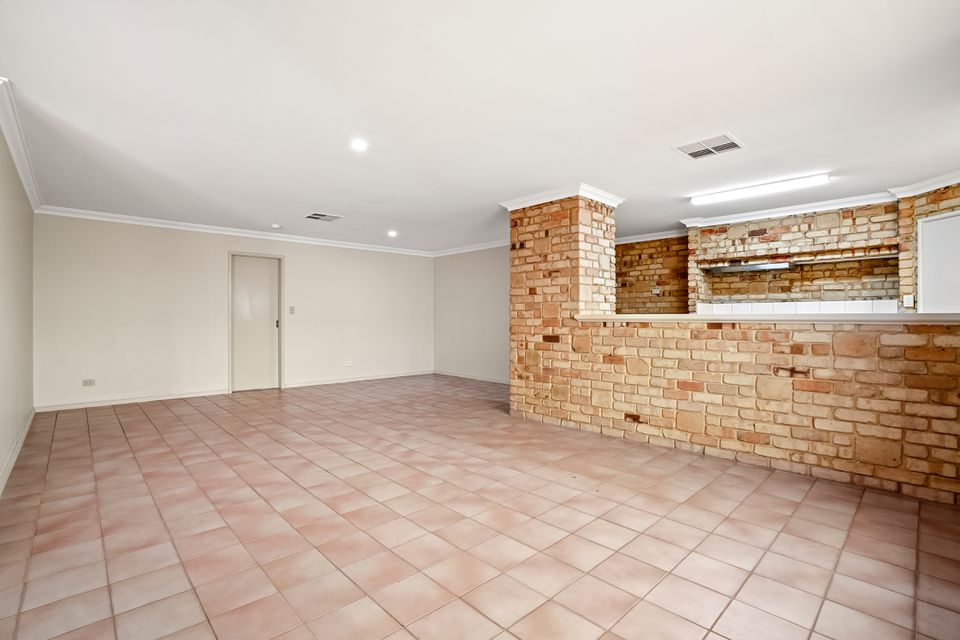 16 Frigate Close, Waikiki
