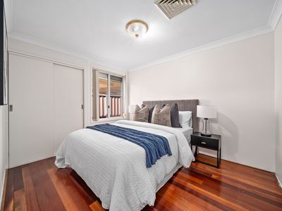 10 Morgan Close, Prairiewood
