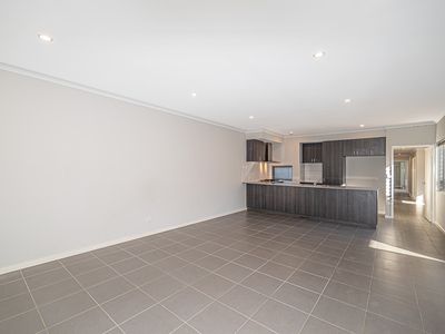 11 Aquila Loop, Piara Waters