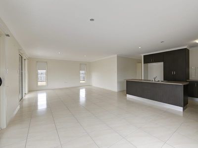 8 Oriole Ct, Woodgate