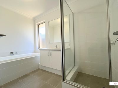 3 Kenton Way, Ravenswood