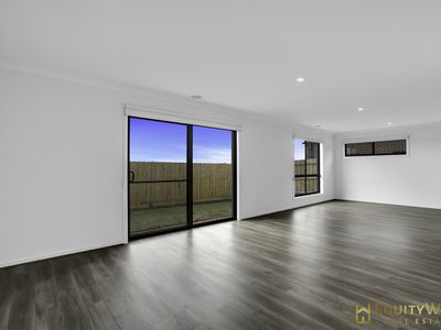 43 Woolspinner Crescent, Wyndham Vale