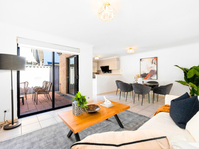 3 / 163 Stock Road, Attadale