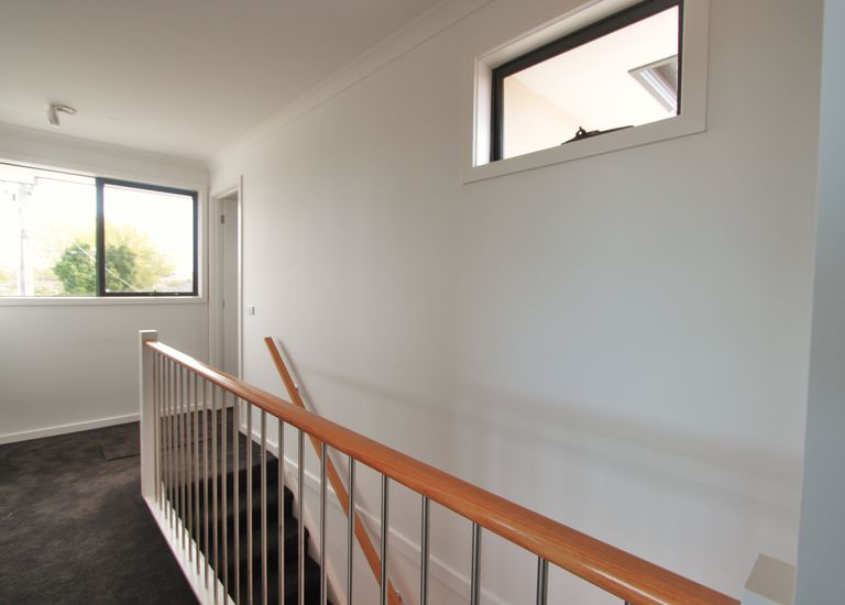 1 / 4 Harlington Street, Clayton