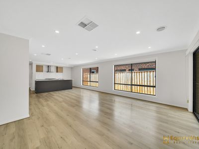 8 Pankina Road, Mambourin