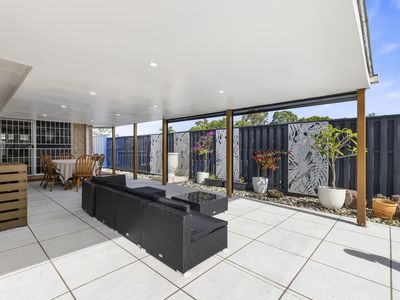 2 Eggleton Place, Wakerley