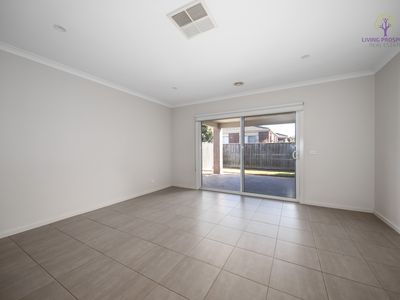 4 Yaleri Rise, Werribee