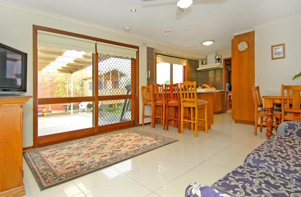 1 Bradford Avenue, Greenvale