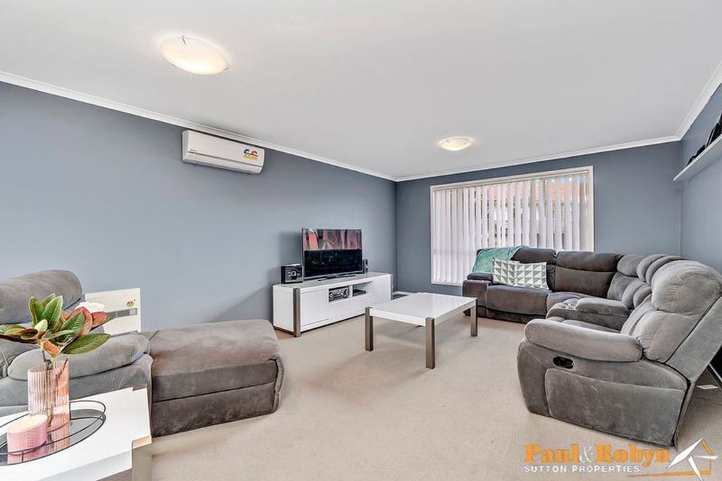 6 / 7 John Young Crescent, Greenway