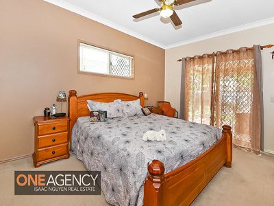 42 Glasshouse Cr, Forest Lake
