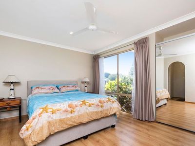 2 Tipuana Pl, Edgewater