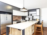 20701 / 11 Beesley Street, West End