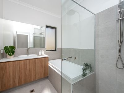 11C Canara Road, Westminster