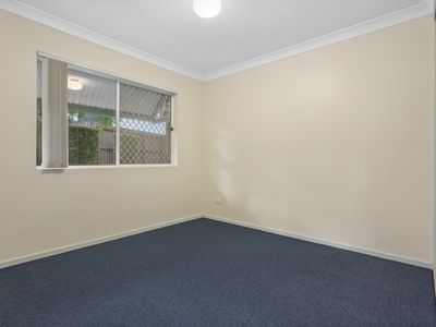 1 / 12 Auburn Terrace, Indooroopilly