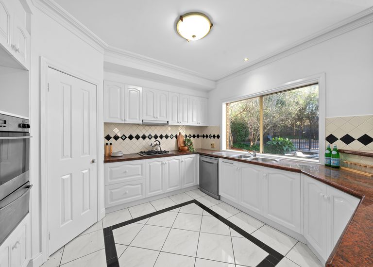 16  Barina Road, Glen Iris