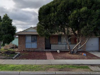 2 / 8 Vanessa Way, Delahey