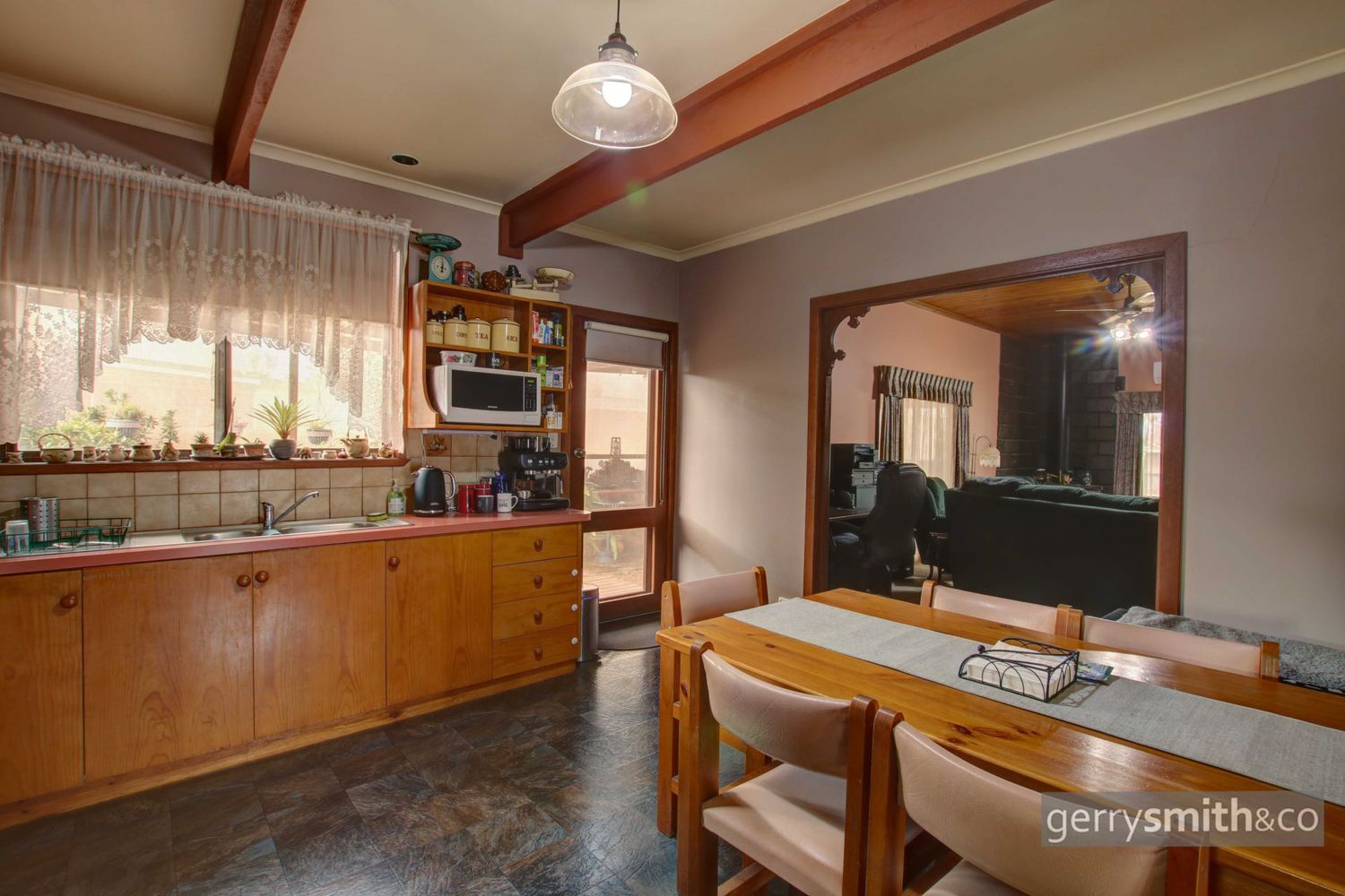 72 Williams Road, Horsham