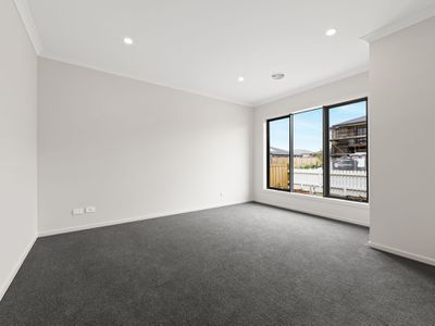 76 Lorikeet Circuit, Rockbank