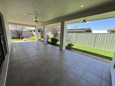 18 Peel Place, Dubbo