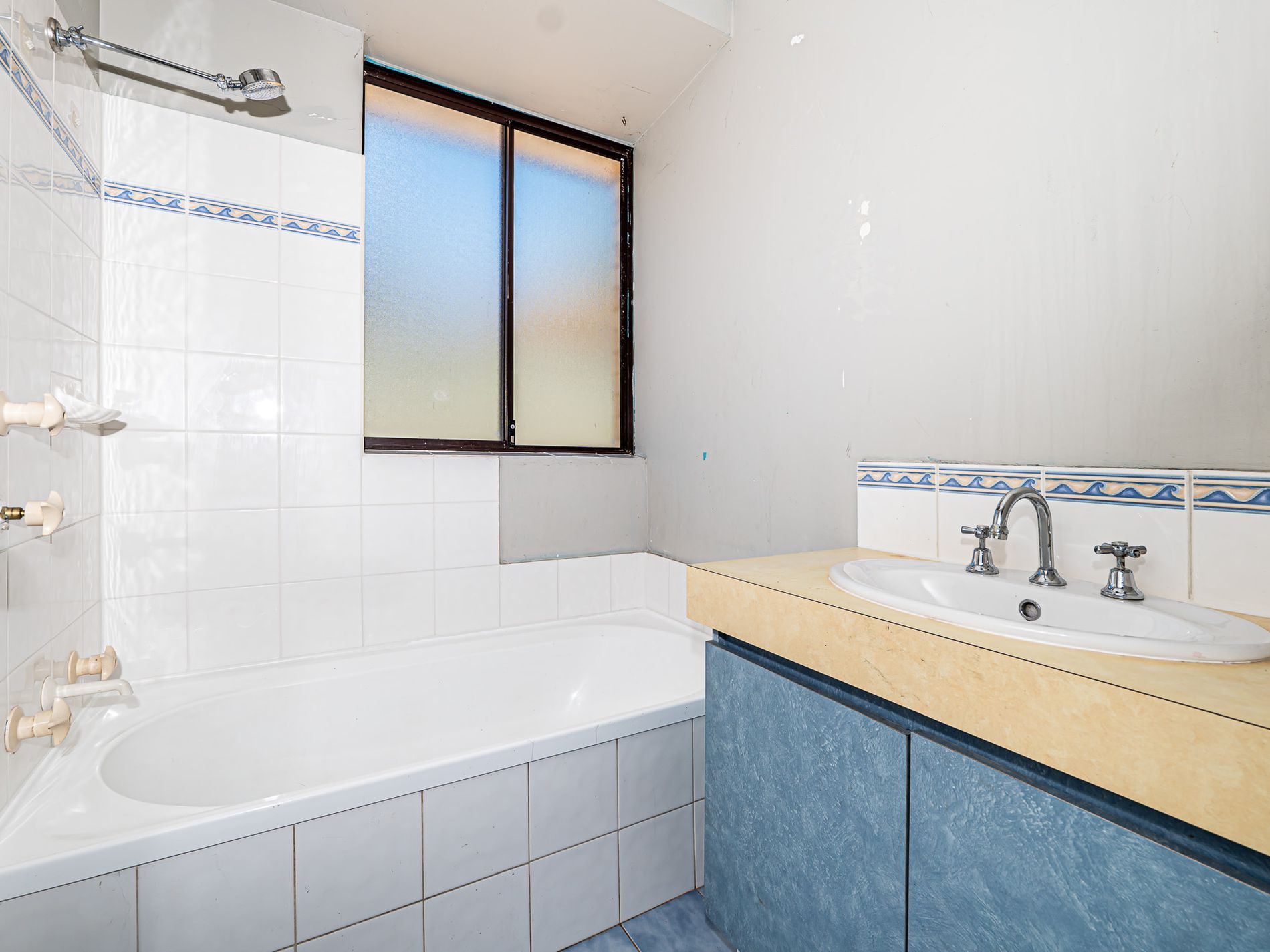 11 McNairn Cross, Leda