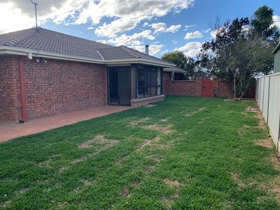 18 Wahroonga Drive, Tamworth